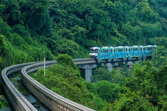 攝圖網_501371056_山城重慶立體交通單軌列車（企業(yè)商用）